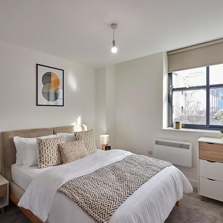 Ferienwohnung Seven Living Slough - Free Parking & Fast Wi-Fi Exterior foto
