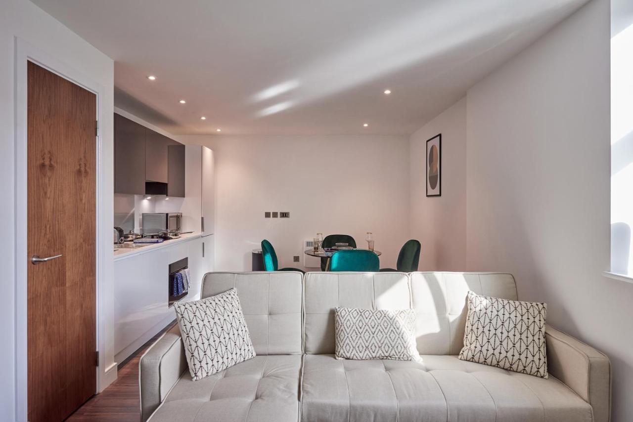 Ferienwohnung Seven Living Slough - Free Parking & Fast Wi-Fi Exterior foto