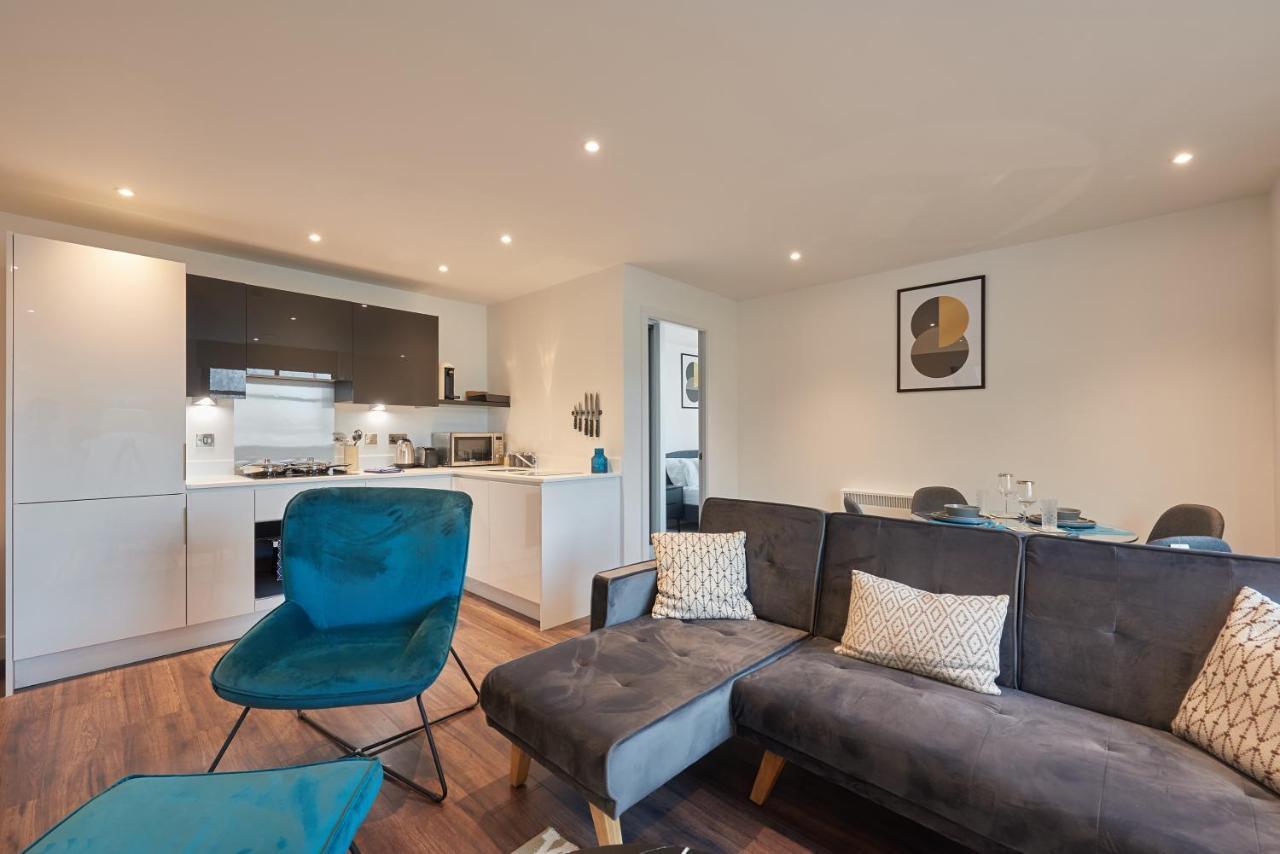 Ferienwohnung Seven Living Slough - Free Parking & Fast Wi-Fi Exterior foto