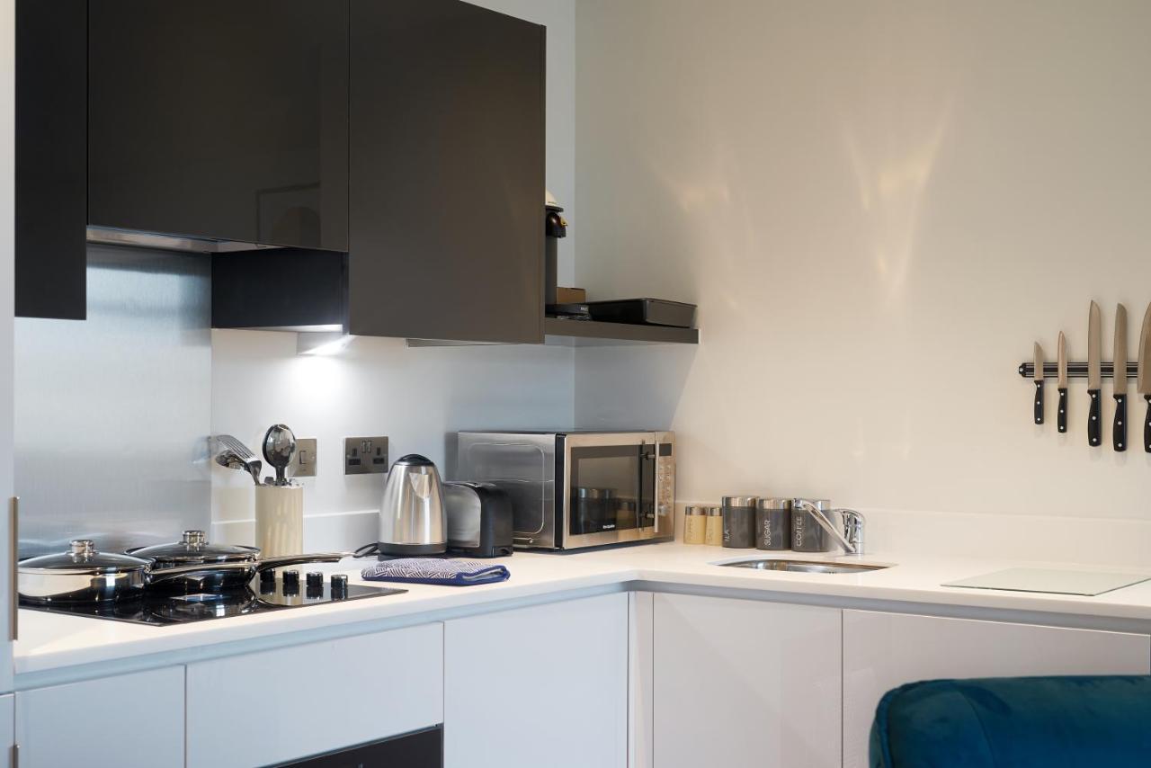 Ferienwohnung Seven Living Slough - Free Parking & Fast Wi-Fi Exterior foto