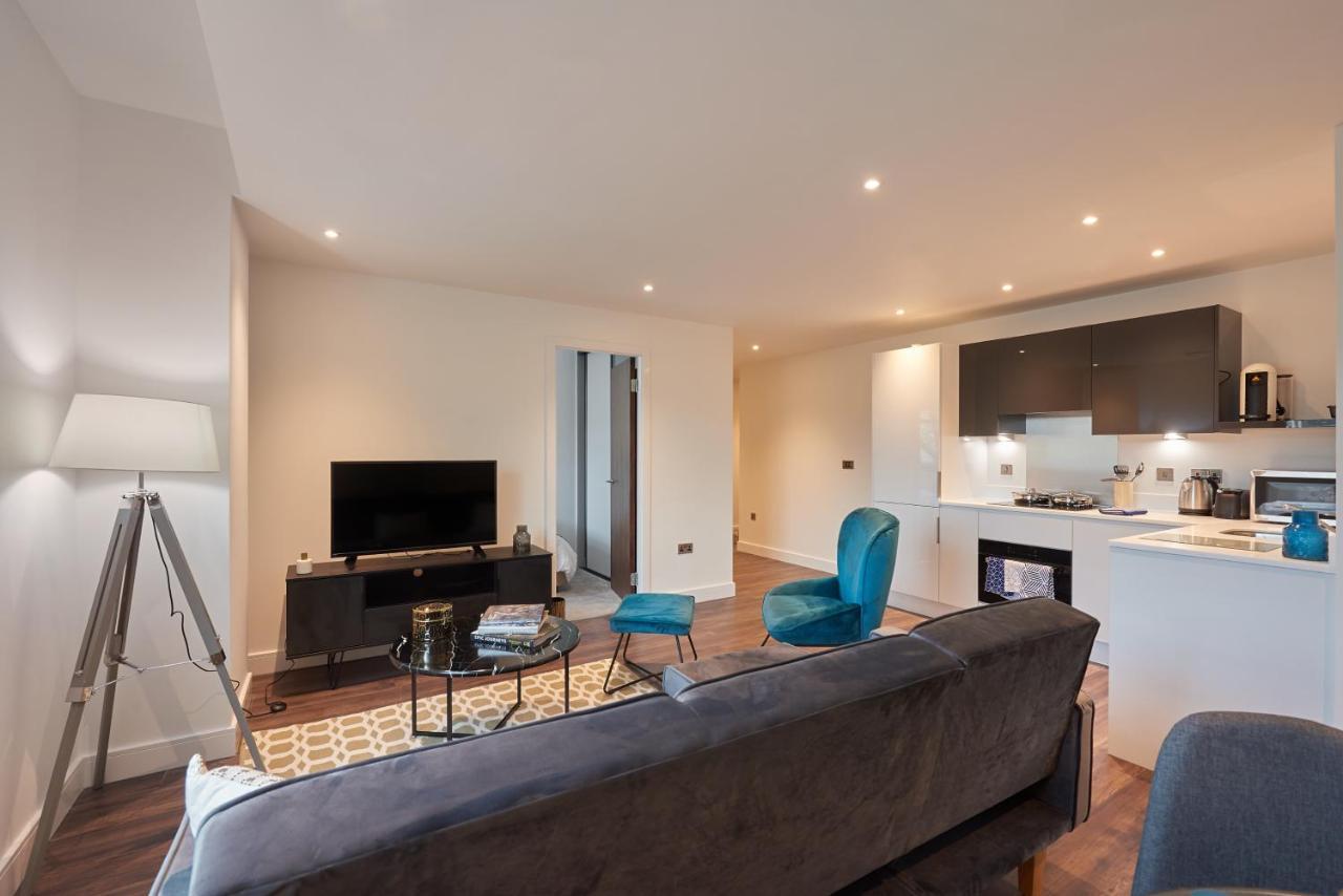 Ferienwohnung Seven Living Slough - Free Parking & Fast Wi-Fi Exterior foto