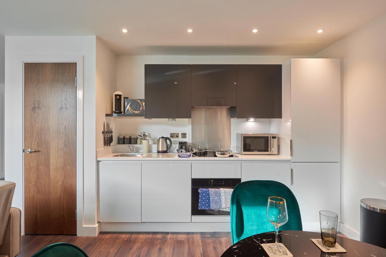 Ferienwohnung Seven Living Slough - Free Parking & Fast Wi-Fi Exterior foto