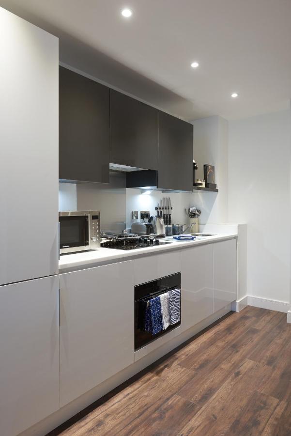 Ferienwohnung Seven Living Slough - Free Parking & Fast Wi-Fi Exterior foto
