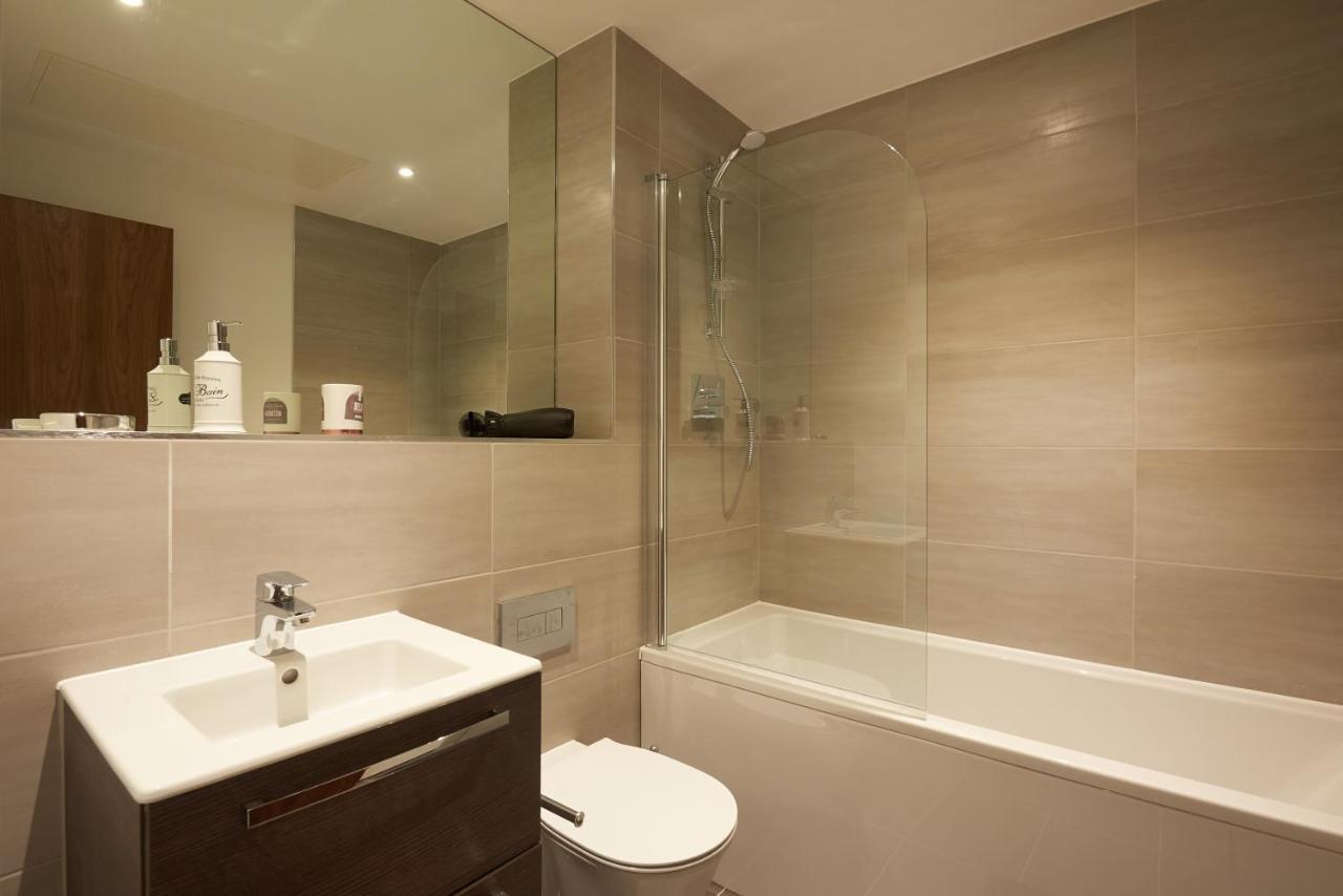 Ferienwohnung Seven Living Slough - Free Parking & Fast Wi-Fi Exterior foto